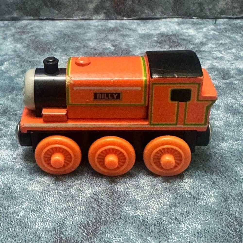 Thomas & Friends Billy Orange Train - Picture 1 of 6